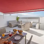Luxurious With Large Terrace And Sea Views *
