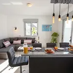 Luxurious With Large Terrace And Sea Views *