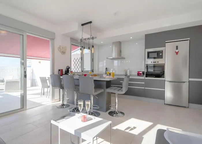 Luxurious With Large Terrace And Sea Views Lejlighed