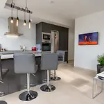 Luxurious With Large Terrace And Sea Views Apartamento