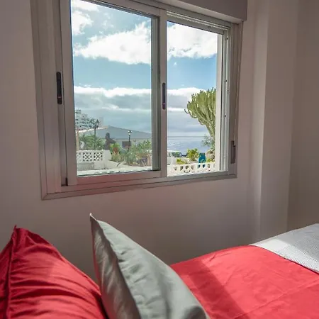 Luxurious With Large Terrace And Sea Views Апартаменты *