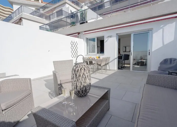 Luxurious With Large Terrace And Sea Views Apartamento
