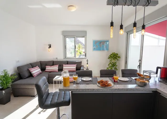 Luxurious With Large Terrace And Sea Views *