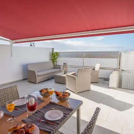 Luxurious With Large Terrace And Sea Views *