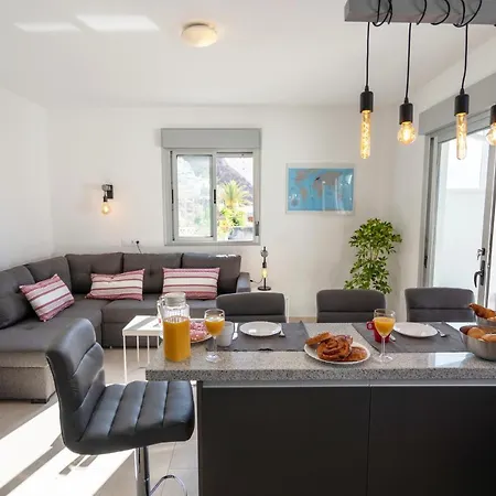 Luxurious With Large Terrace And Sea Views *